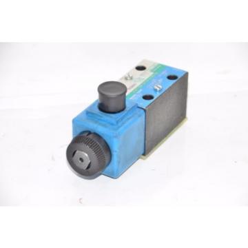 Vickers DG4V-3S-2A-M-U-B5-60 Hydraulic Directional Valve 02-109632 02-101726