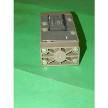 Bosch 0-820-220-004 Inline Valve 082220004 1/4#034;25#034; NPT 1/8#034;125#034; Inch NPT