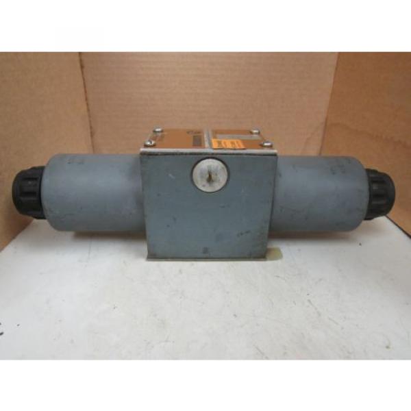 REXROTH HYDRAULIC VALVE 4WE10J32/CG24N9AV 4WE10J32CG24N9AV GZ63-0-A 241 24V DC #1 image