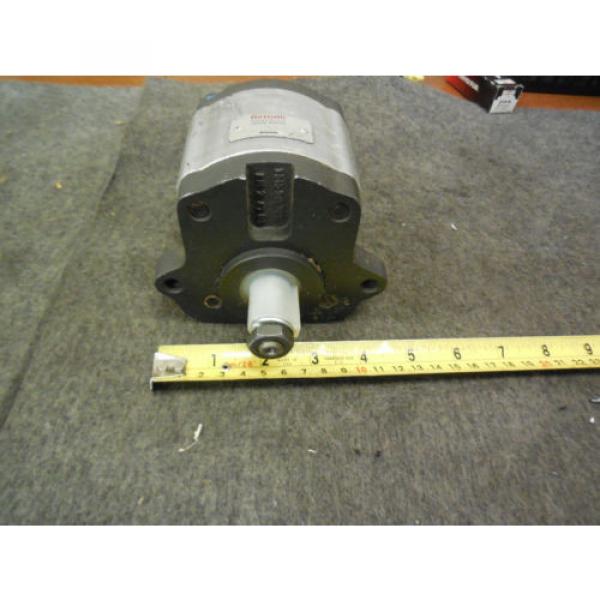 NEW REXROTH GEAR PUMP # F000510500 # 03W19-7361-P104617-148 #2 image