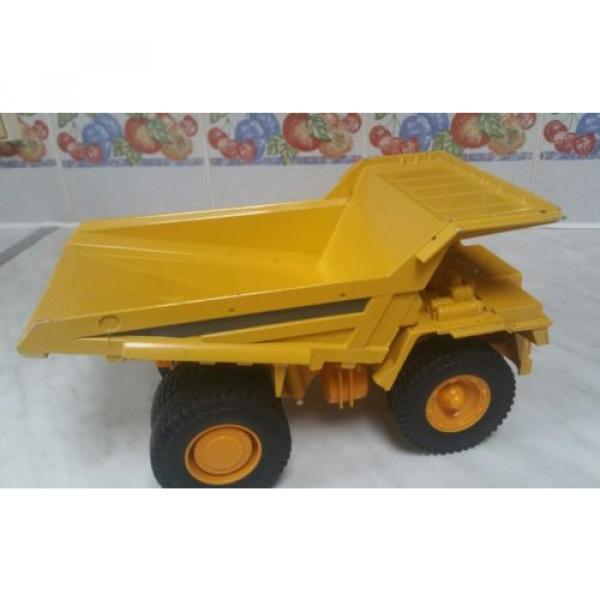 KOMATSU DUMP TRUCK HD785 DIECAST #12 image