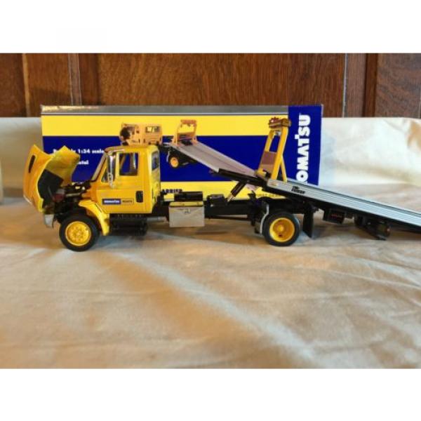 First Gear 1:34 International Truck Slide Back Komatsu Equipment #1 image