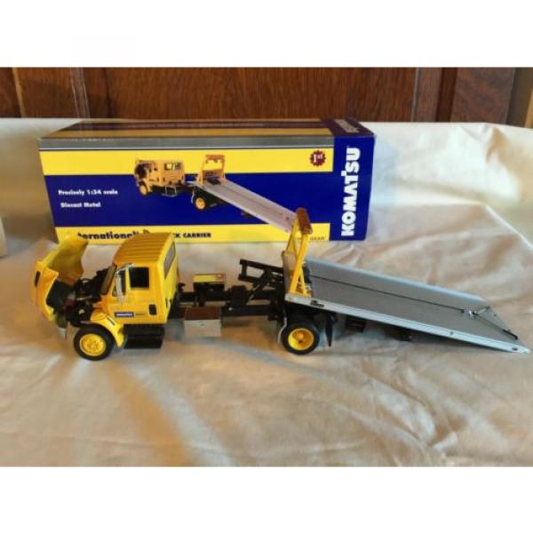 First Gear 1:34 International Truck Slide Back Komatsu Equipment #5 image