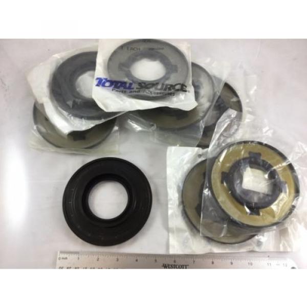 3EB-21-32180 Komatsu Oil Seal Lot of Eight 3EB-21-32180 SK-17171801J #1 image