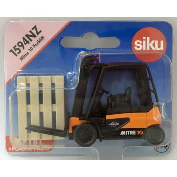 Siku 1594NZ Linde Mitre 10 Forklift Truck with Pallet - New Zealand Promo #1 image