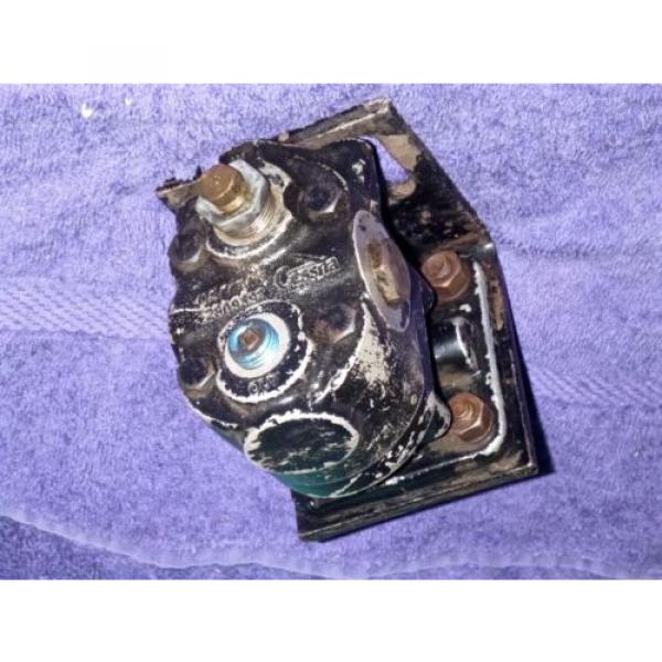 Cessna Hydraulic Pump G20422, Intake Port: 3/8&#034; NPT, Outlet Port: 1/4&#034; NPT #4 image