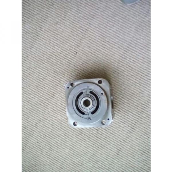 origin eaton 420 piston hydraulic pump end cover side port part 9900267-005 #1 image