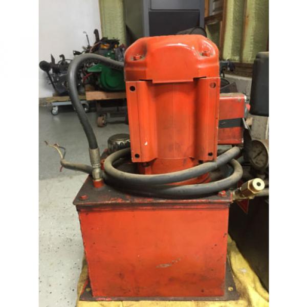 Hydraulic Pump with Reservoir &amp; Flow Control Valve.  240V, 3 Phase #1 image