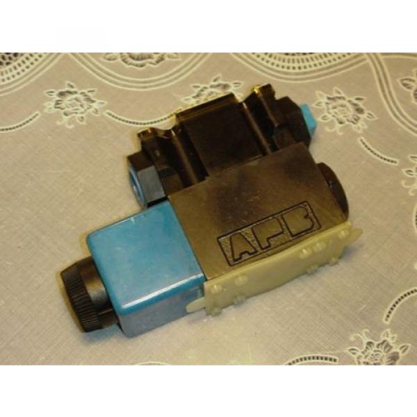 Vickers DG4V-3S-2A-M-FW-B5-60 Hydraulic Directional Control Valve 02-109563 Origin #2 image