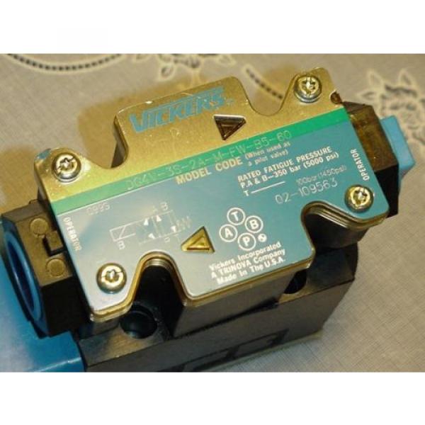 Vickers DG4V-3S-2A-M-FW-B5-60 Hydraulic Directional Control Valve 02-109563 Origin #3 image