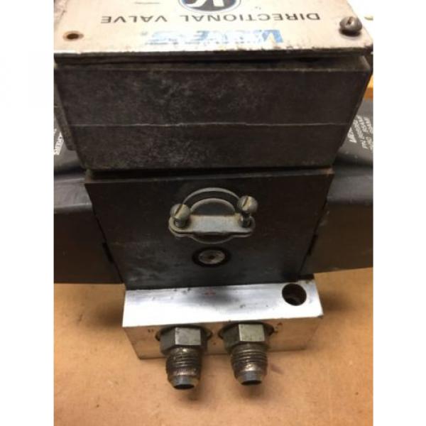 VICKERS DG4S4W-012C-B-60 - 02-120015 Hydraulic Directional Pilot Valve  Loc 92A #9 image