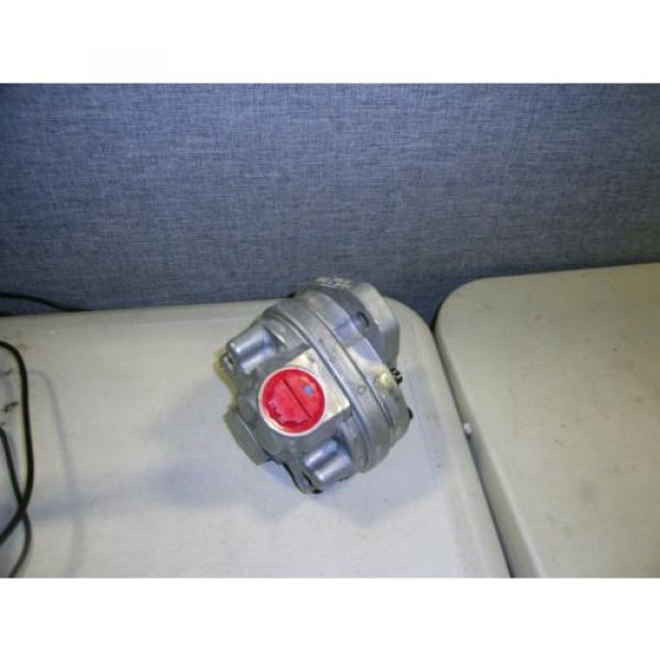 Vickers 26 Series Hydraulic Gear Pump #1 image