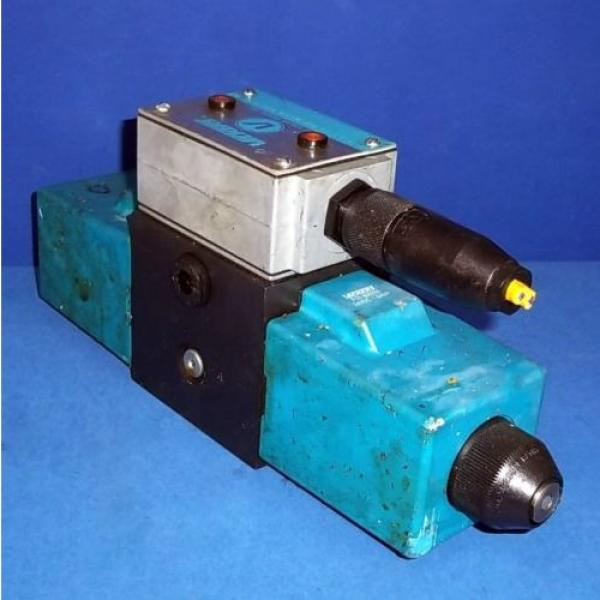 VICKERS 24V HYDRAULIC PILOT VALVE F3PA5DG4S4LW016CH60S471 #2 image