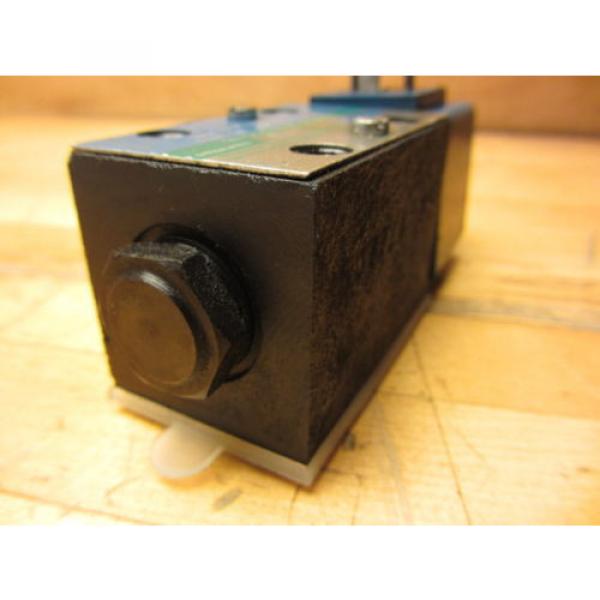 Vickers DG4V-3S-2A-M-U-H5-60 Hydraulic Valve 02-109030 02-101726 120V Coil #4 image