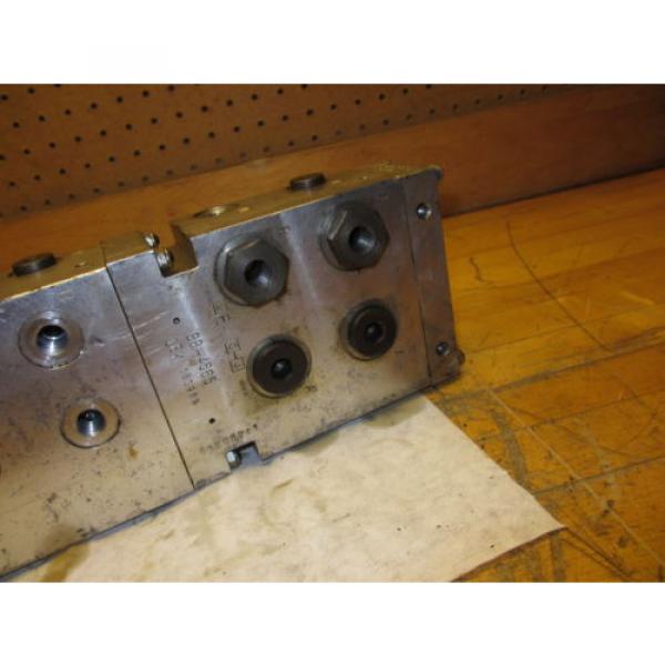 Vickers 627032 02 Aluminum Hydraulic Manifold 7 Station D03  180989 89-4-3-6508 #7 image