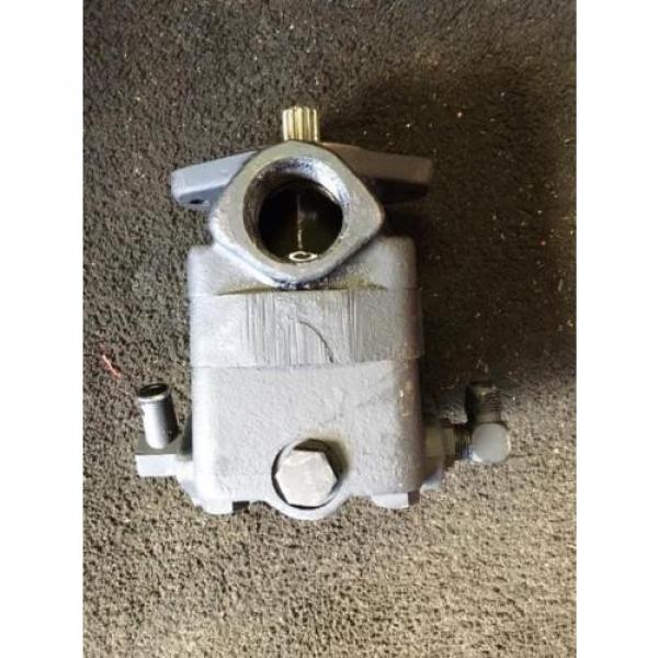 EATON VICKERS HYDRAULIC POWER STEERING FIX DISP VANE PUMP PART# V20F 1P13P 38D6H #5 image