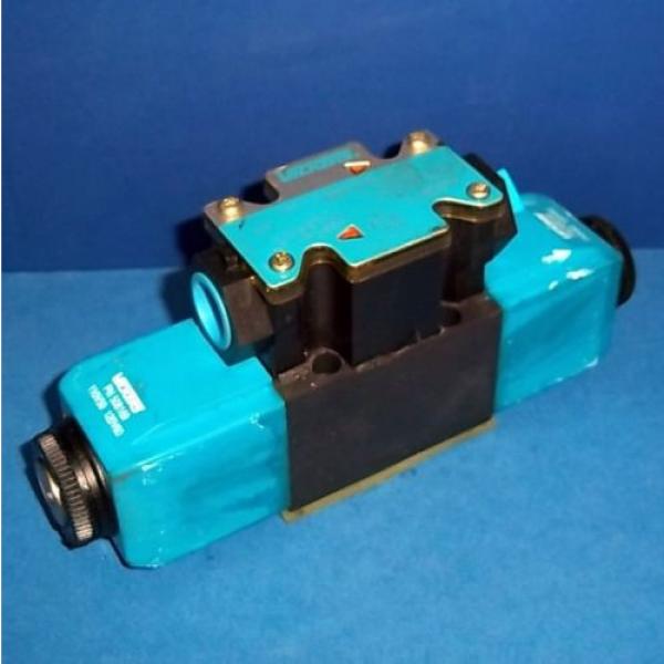 VICKERS 5000 PSI, 120V HYDRAULIC DIRECTIONAL VALVE DG4V-3-2N-FTWL-B6-60 #1 image