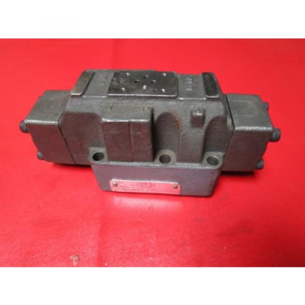 HYDRAULIC PILOT VALVE DG3V H8 2A T 10 JA Z, VA20717 VICKERS? TOKIMEC #1 image