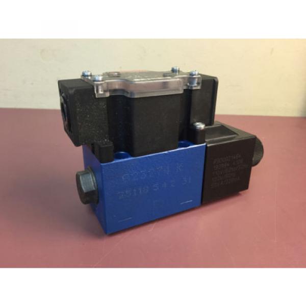 R978874061 Bosch Rexroth Hydraulic Directional Control Valve #1 image