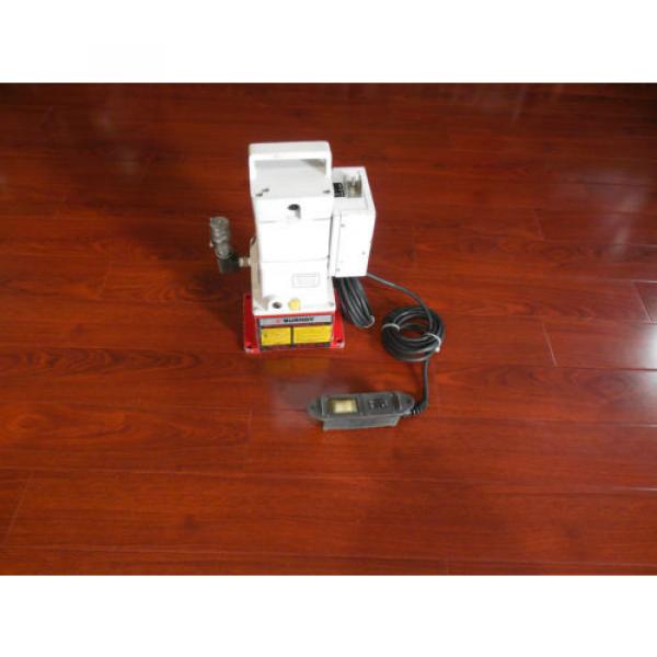 BURNDY EPP10 Lightweight Hydraulic Pump, 10,000 psi #1 image