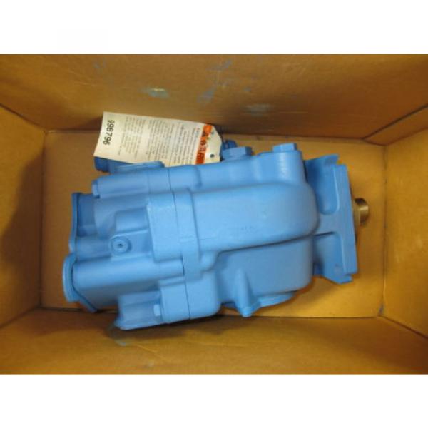 Vickers PVH057R01AA10A070000001AE-1AB010 Hydraulic Pump 877430 Eaton origin Old Stk #1 image