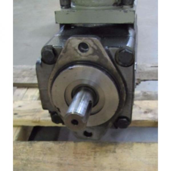 DENISON T6ED0660451R01B500 1 1/2#034; SHAFT 4#034; APPROX ID 4 BOLT PORT HYDRAULIC PUMP #3 image