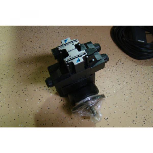 DAIKIN HYDRAULIC MOTOR W/DUAL SOLENOID CONTROL VALVE ASSEMBLY #088A-1V0-1-20-033 #1 image