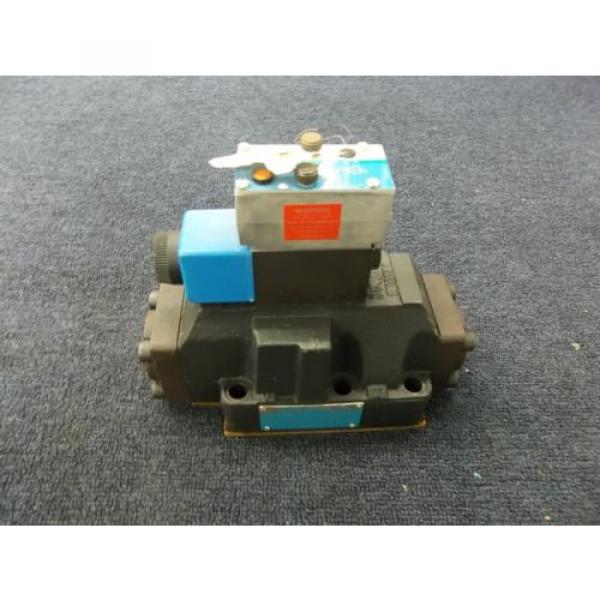 VICKERS HYDRAULIC CONTROL DIRECTIONAL PILOT VALVE F3-DG5S-8-2B-M-FPBWL-B5-30 Origin #1 image