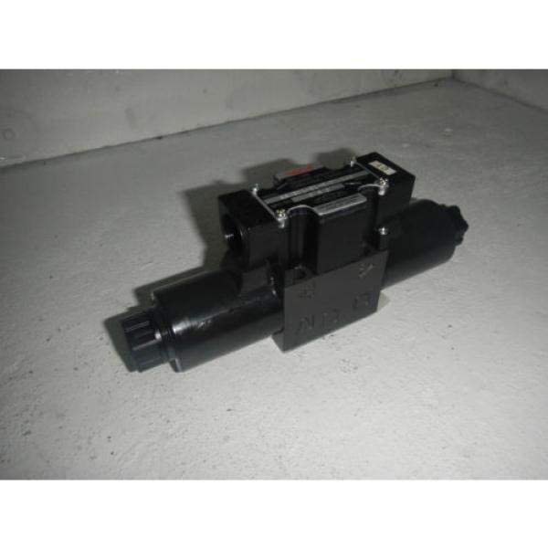 Nachi SS-G01-C1-R-D2-E30 D03 Hydraulic Directional Control Valve 24VDC #1 image