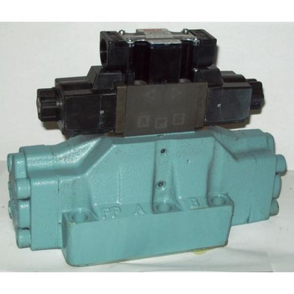 D08 4 Way Open Hydraulic Solenoid Valve i/w Vickers DG5S-8-S-0C-WL-D 230 VAC #1 image