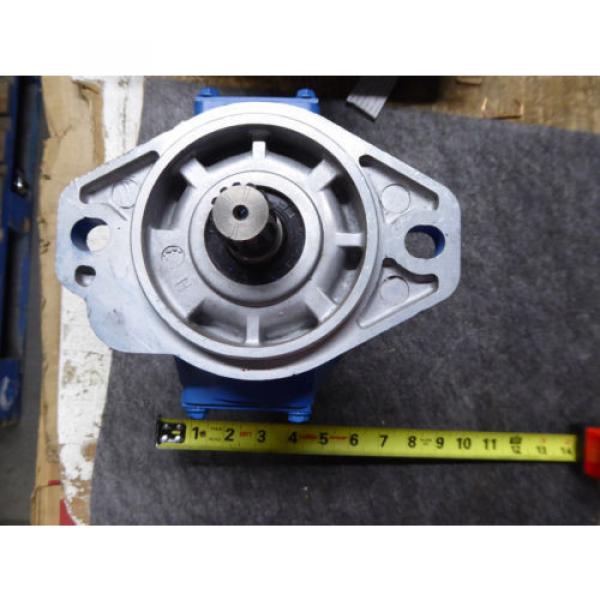 NEW EATON VICKERS PISTON PUMP 02-466217 # PVE012R #5 image