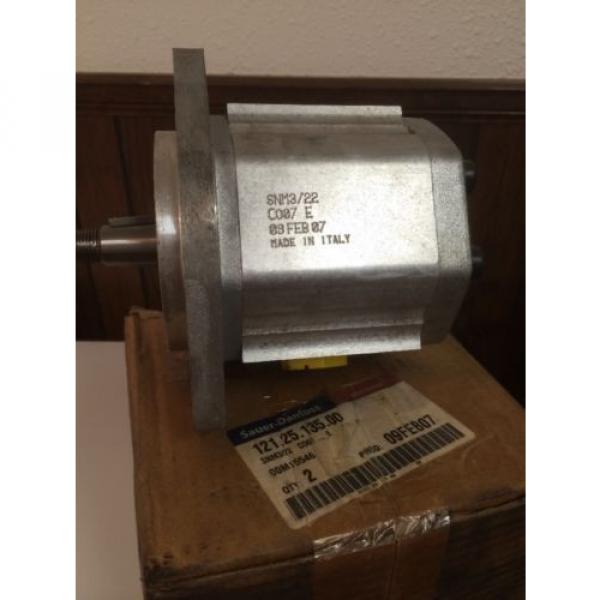 Sauer Danfoss SNM3/22 Std Bi-Directional Aluminum Gear Motor / Fan Motor #1 image