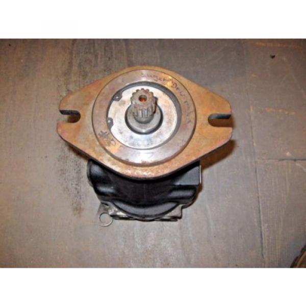 Sauer Danfoss 4443031 Hydraulic Drive Motor 7/8 Inch Shaft 13 Teeth Splines #2 image