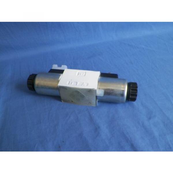 Mannesmann Rexroth 4WRA 6 W30-21/G24K4/V-589 Hydraulic Valve #2 image